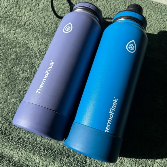 ThermoFlask Purple and Blue Water Bottles 40 oz - Picture 2 of 4
